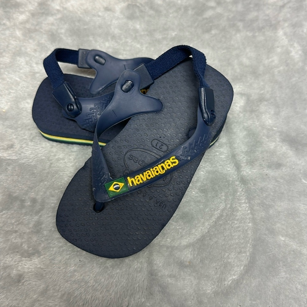 ⭐️ Havaianas -  Brazil - Kids Flip Flop Sandals. Size 2A